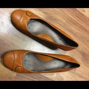 Eddie Bauer Leather Pumps
